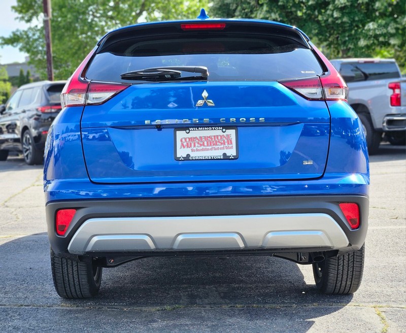 Mitsubishi Eclipse Cross Vehicle Full-screen Gallery Image 06