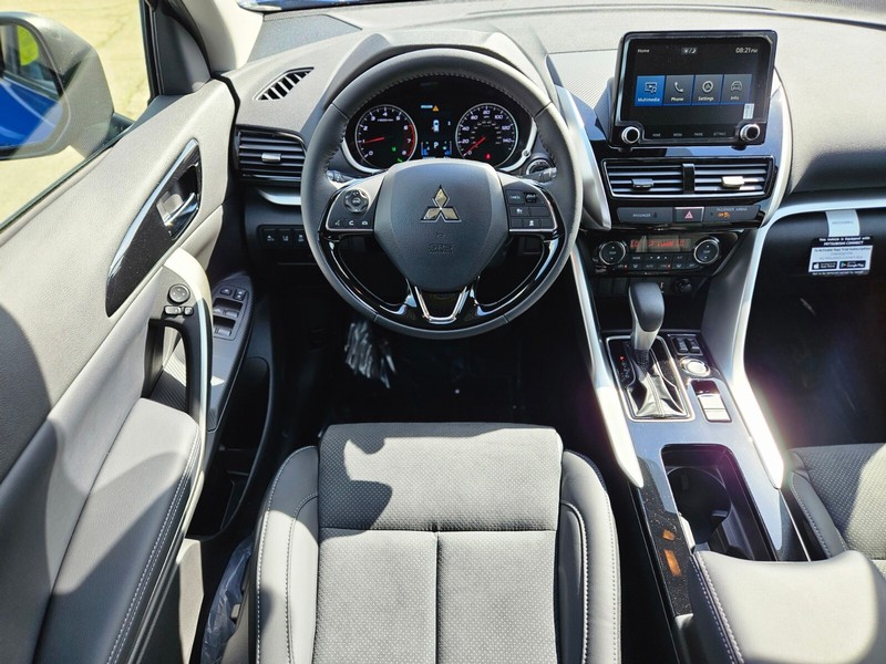Mitsubishi Eclipse Cross Vehicle Full-screen Gallery Image 11
