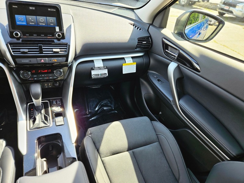 Mitsubishi Eclipse Cross Vehicle Full-screen Gallery Image 12