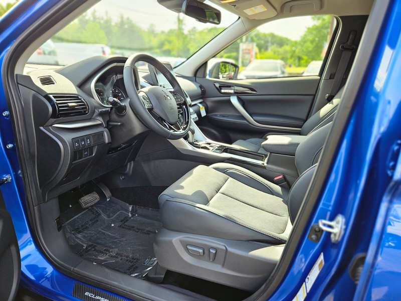 Mitsubishi Eclipse Cross Vehicle Full-screen Gallery Image 14