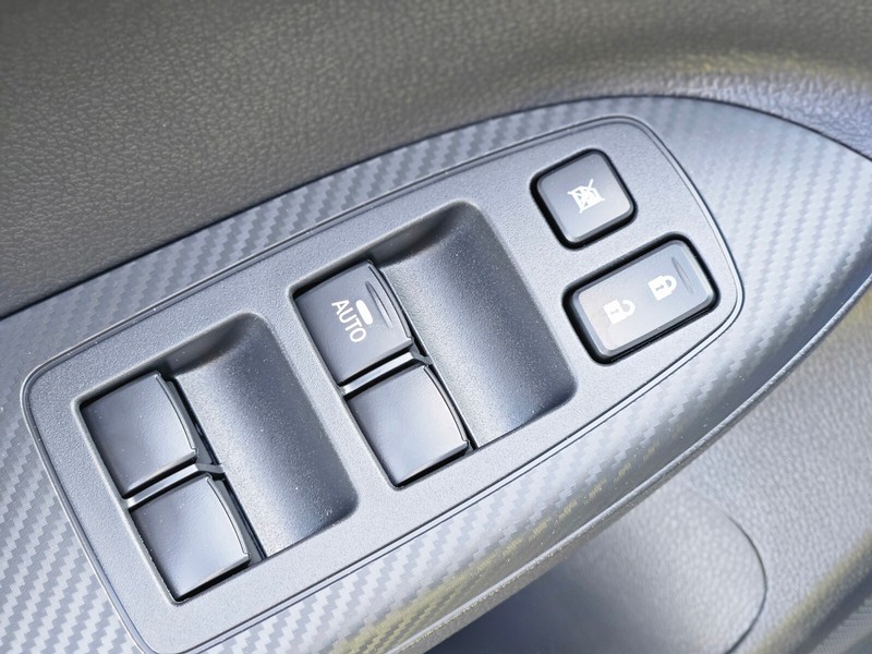 Mitsubishi Eclipse Cross Vehicle Full-screen Gallery Image 15