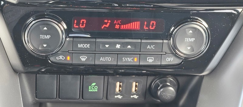 Mitsubishi Eclipse Cross Vehicle Full-screen Gallery Image 19
