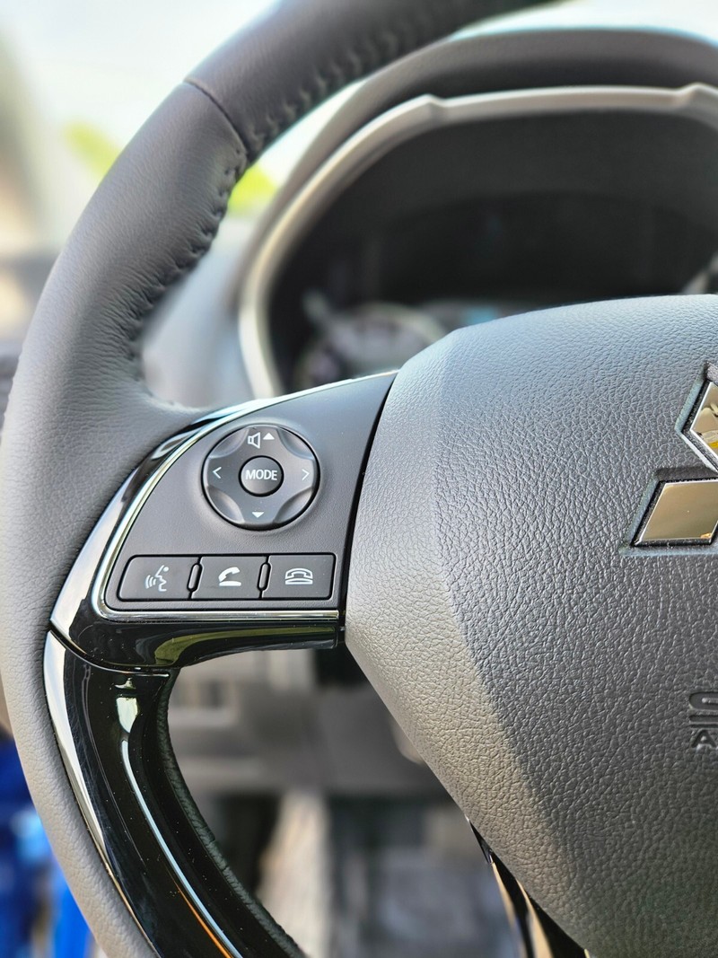 Mitsubishi Eclipse Cross Vehicle Full-screen Gallery Image 23