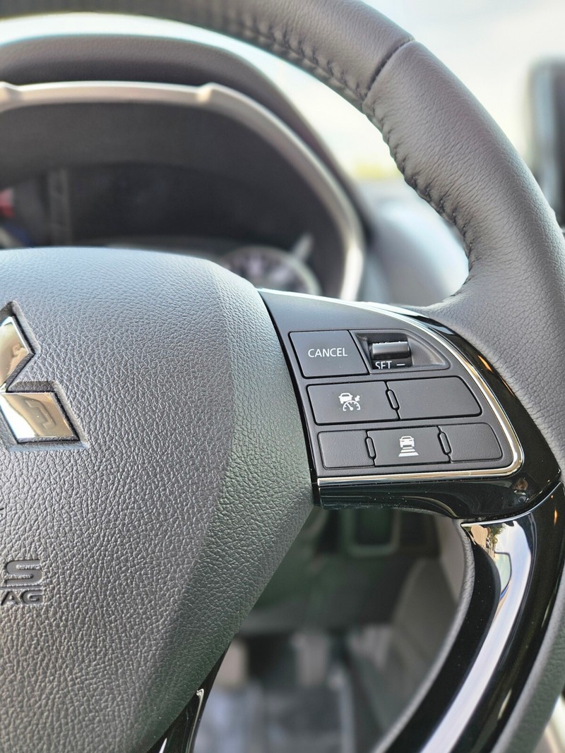 Mitsubishi Eclipse Cross Vehicle Full-screen Gallery Image 24