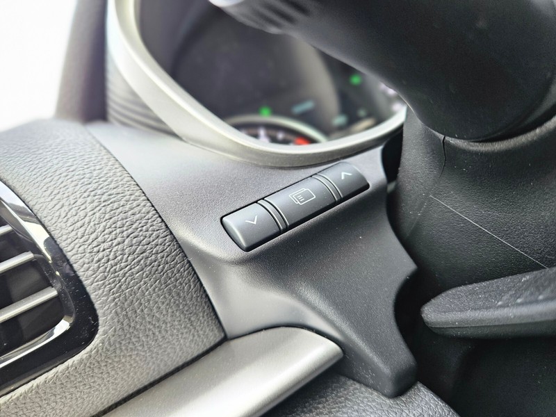 Mitsubishi Eclipse Cross Vehicle Full-screen Gallery Image 26