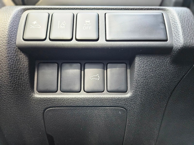 Mitsubishi Eclipse Cross Vehicle Full-screen Gallery Image 27