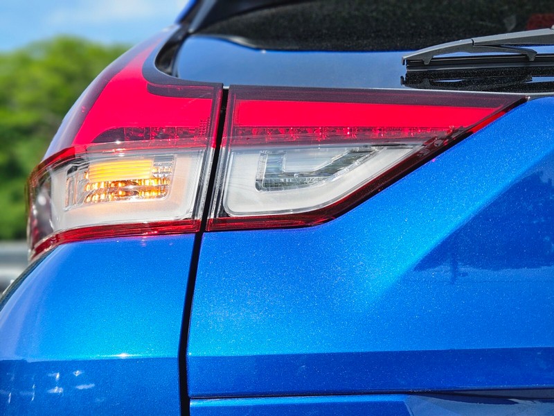 Mitsubishi Eclipse Cross Vehicle Full-screen Gallery Image 31