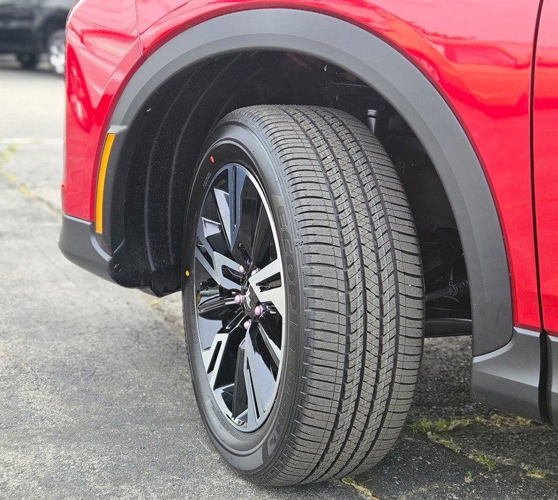 Mitsubishi Eclipse Cross Vehicle Full-screen Gallery Image 02