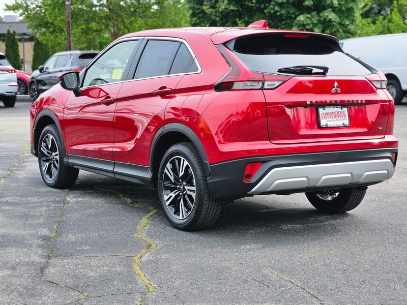 Mitsubishi Eclipse Cross Vehicle Full-screen Gallery Image 08