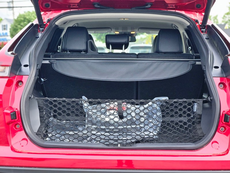 Mitsubishi Eclipse Cross Vehicle Full-screen Gallery Image 10