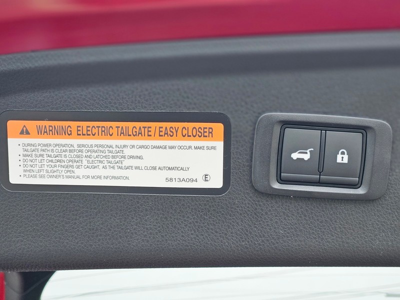 Mitsubishi Eclipse Cross Vehicle Full-screen Gallery Image 11
