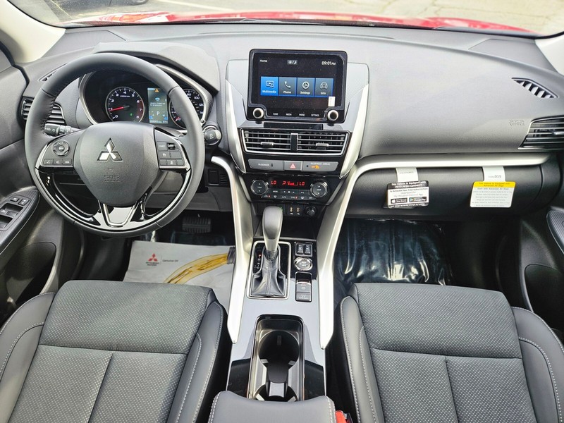 Mitsubishi Eclipse Cross Vehicle Full-screen Gallery Image 13