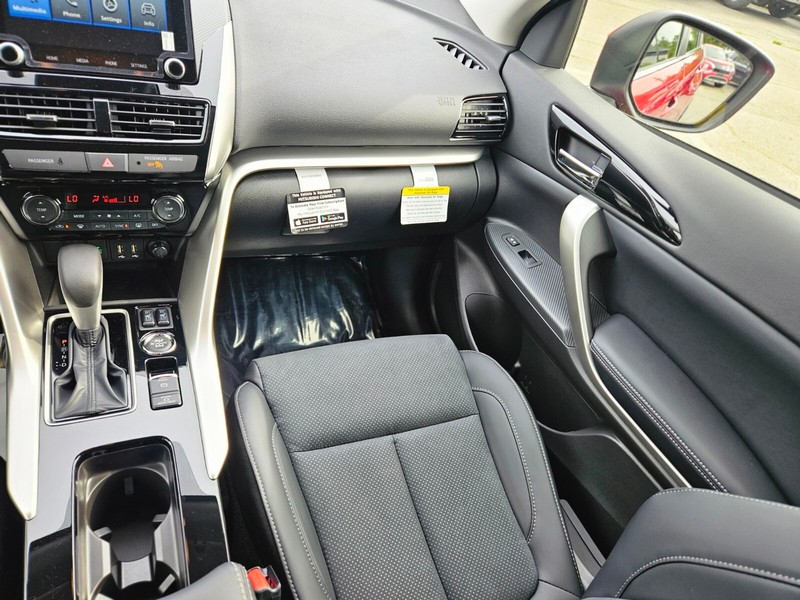 Mitsubishi Eclipse Cross Vehicle Full-screen Gallery Image 15