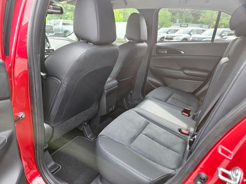 Mitsubishi Eclipse Cross Vehicle Full-screen Gallery Image 16