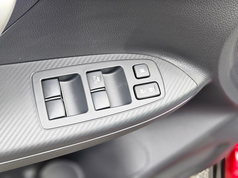 Mitsubishi Eclipse Cross Vehicle Full-screen Gallery Image 18