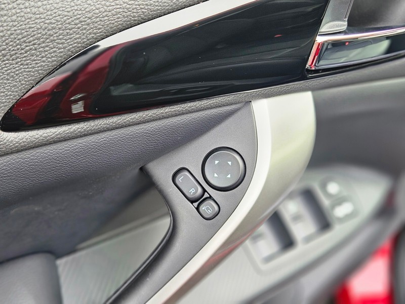 Mitsubishi Eclipse Cross Vehicle Full-screen Gallery Image 19