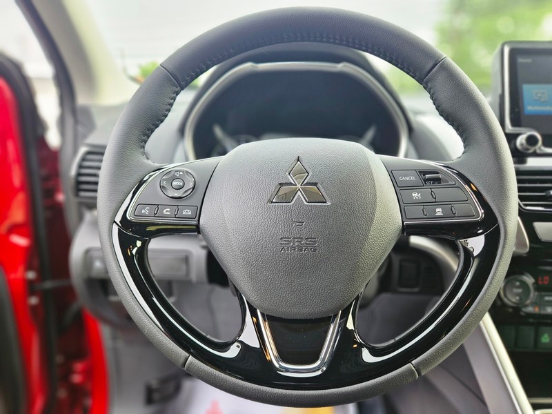 Mitsubishi Eclipse Cross Vehicle Full-screen Gallery Image 25