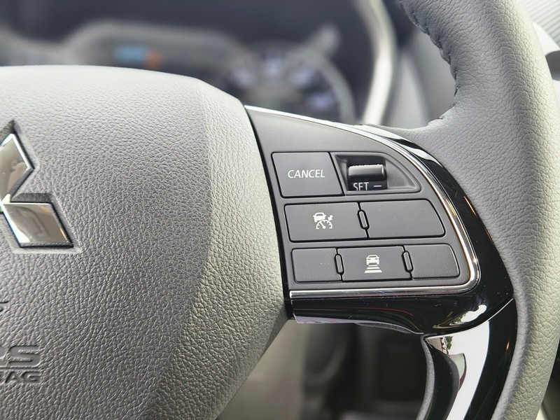 Mitsubishi Eclipse Cross Vehicle Full-screen Gallery Image 27