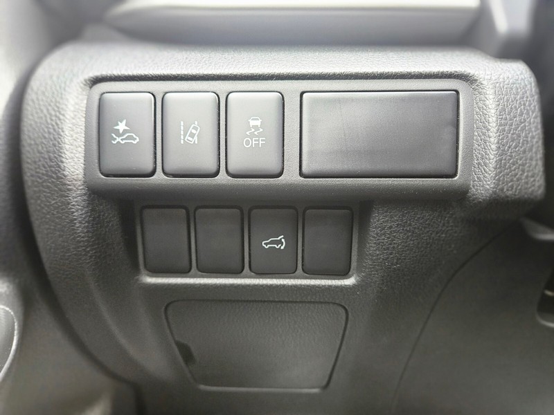 Mitsubishi Eclipse Cross Vehicle Full-screen Gallery Image 29