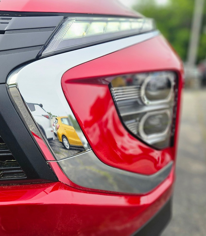 Mitsubishi Eclipse Cross Vehicle Full-screen Gallery Image 32