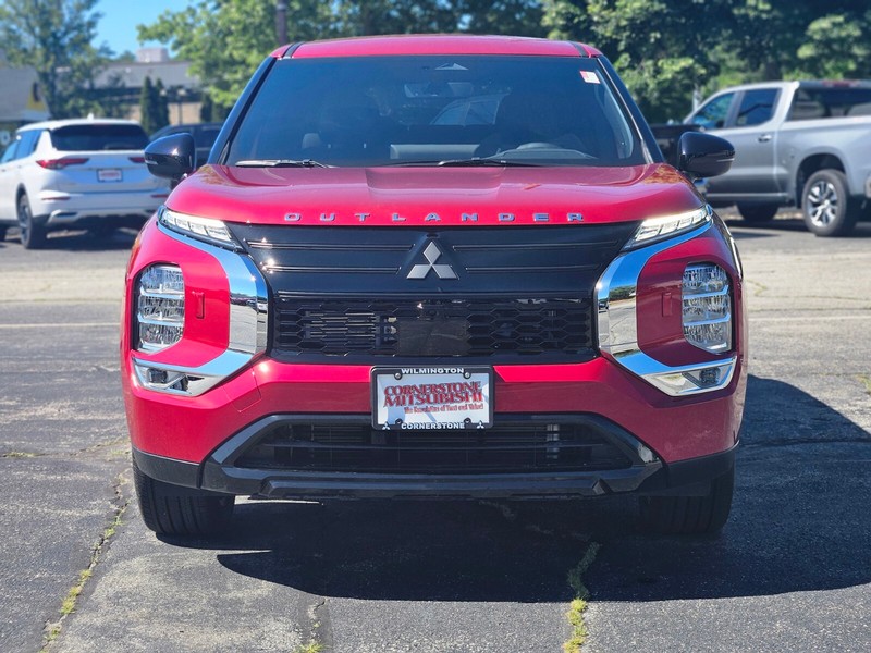 Mitsubishi Outlander Vehicle Full-screen Gallery Image 02