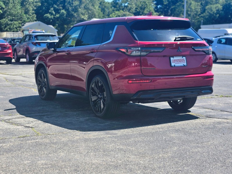 Mitsubishi Outlander Vehicle Full-screen Gallery Image 07