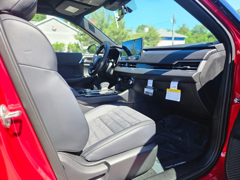 Mitsubishi Outlander Vehicle Full-screen Gallery Image 09