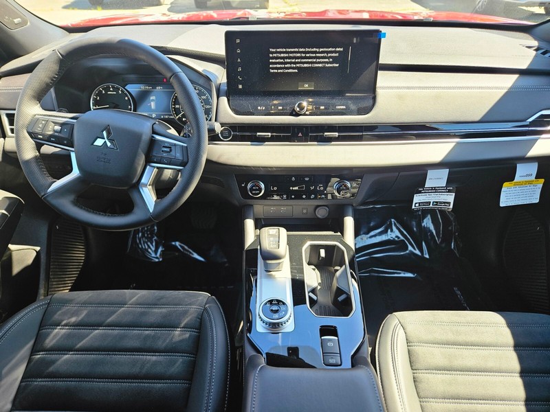 Mitsubishi Outlander Vehicle Full-screen Gallery Image 10