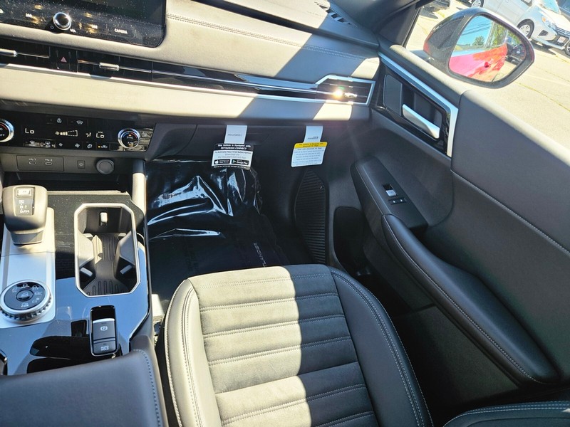 Mitsubishi Outlander Vehicle Full-screen Gallery Image 12
