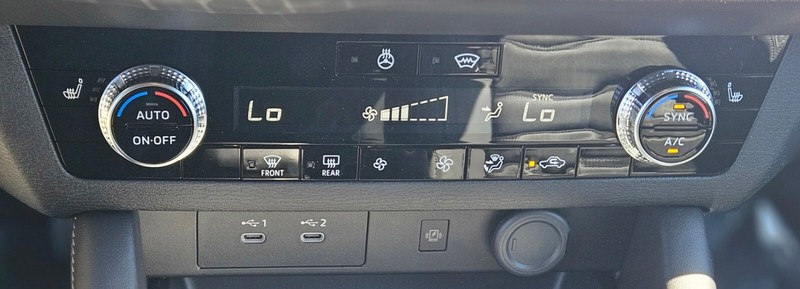 Mitsubishi Outlander Vehicle Full-screen Gallery Image 18