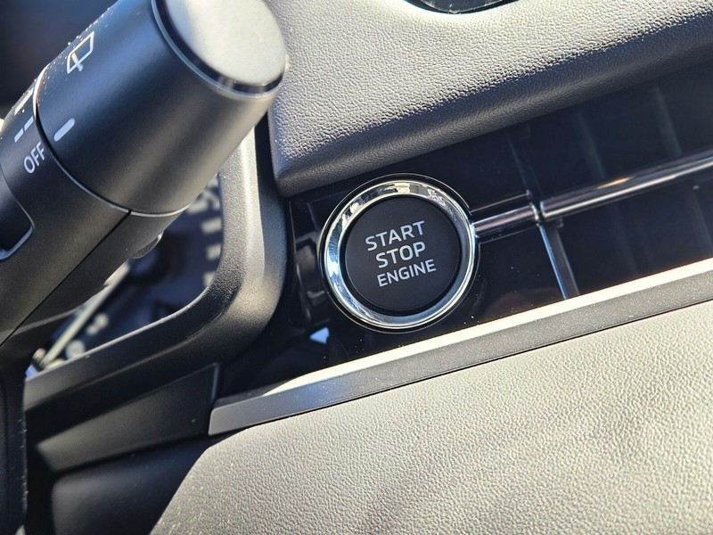 Mitsubishi Outlander Vehicle Full-screen Gallery Image 20