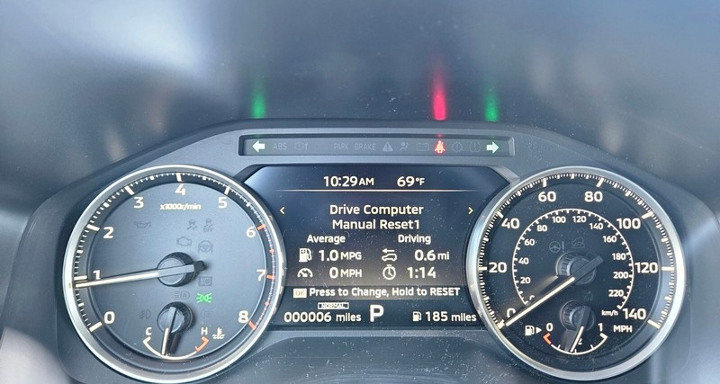 Mitsubishi Outlander Vehicle Full-screen Gallery Image 25