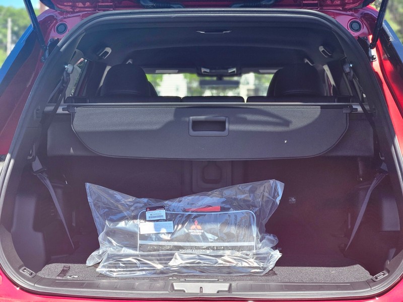 Mitsubishi Outlander Vehicle Full-screen Gallery Image 26