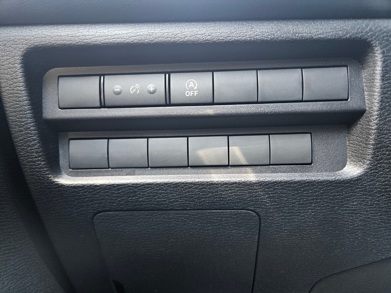 Mitsubishi Outlander Vehicle Full-screen Gallery Image 27