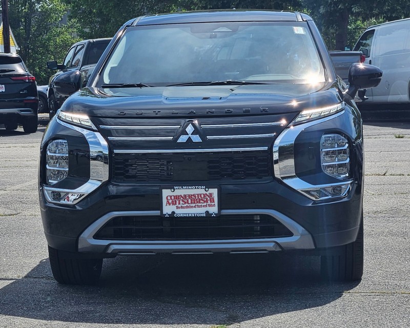 Mitsubishi Outlander Vehicle Full-screen Gallery Image 02