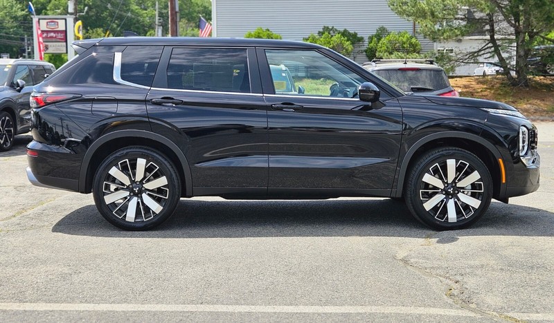 Mitsubishi Outlander Vehicle Full-screen Gallery Image 04