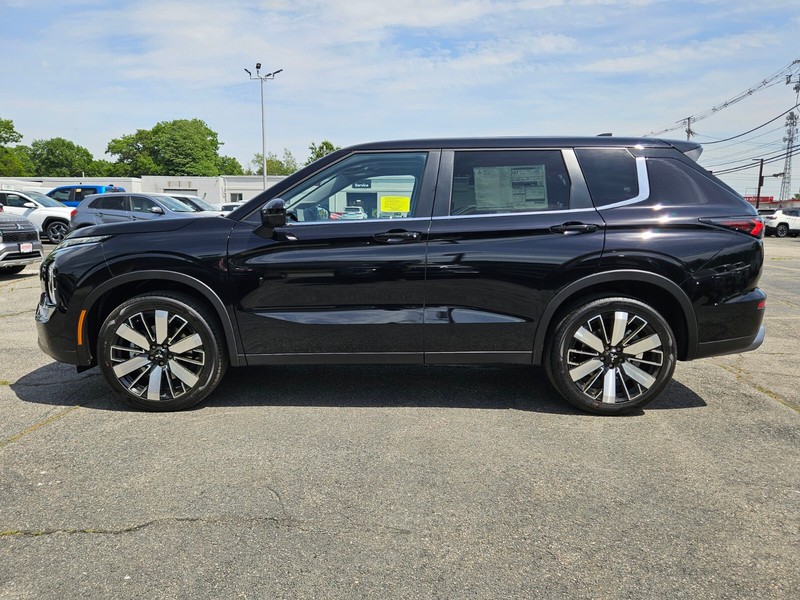Mitsubishi Outlander Vehicle Full-screen Gallery Image 08