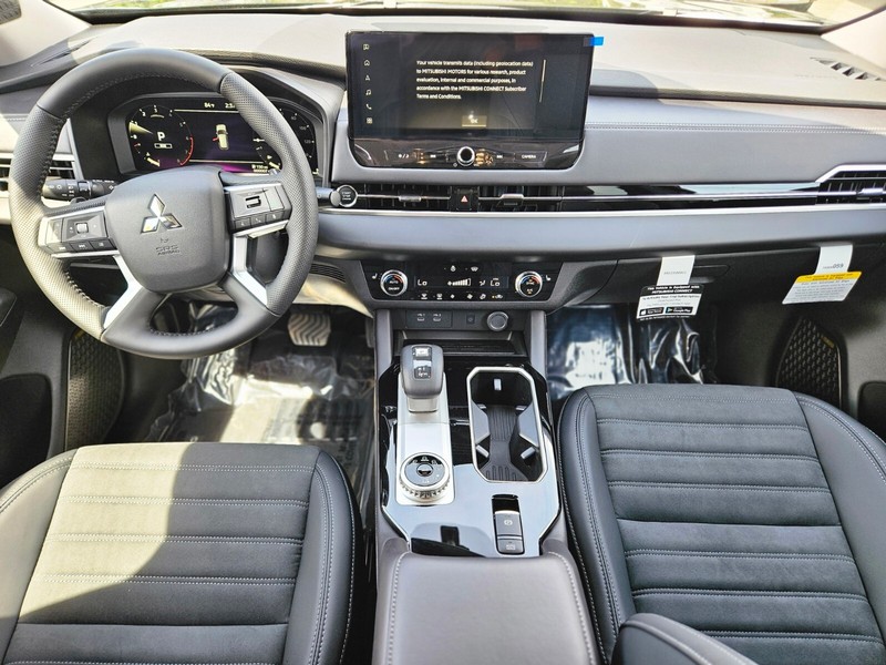 Mitsubishi Outlander Vehicle Full-screen Gallery Image 10