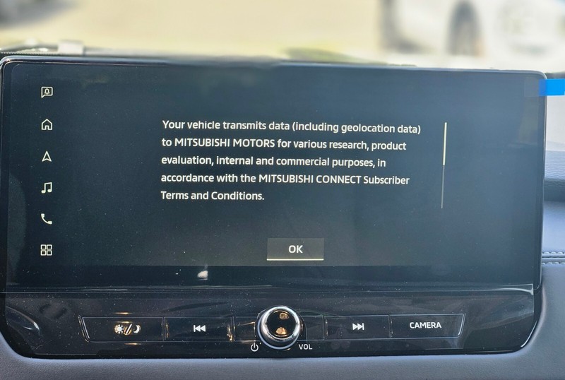 Mitsubishi Outlander Vehicle Full-screen Gallery Image 17