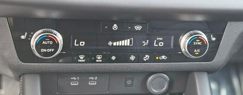 Mitsubishi Outlander Vehicle Full-screen Gallery Image 19
