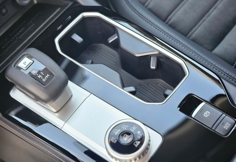 Mitsubishi Outlander Vehicle Full-screen Gallery Image 20