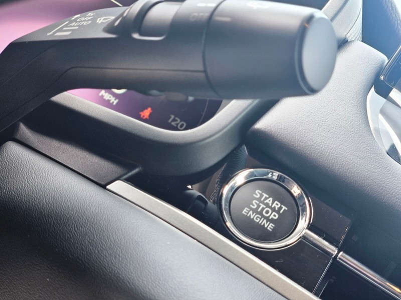 Mitsubishi Outlander Vehicle Full-screen Gallery Image 21