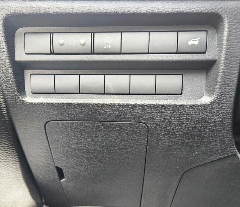 Mitsubishi Outlander Vehicle Full-screen Gallery Image 26