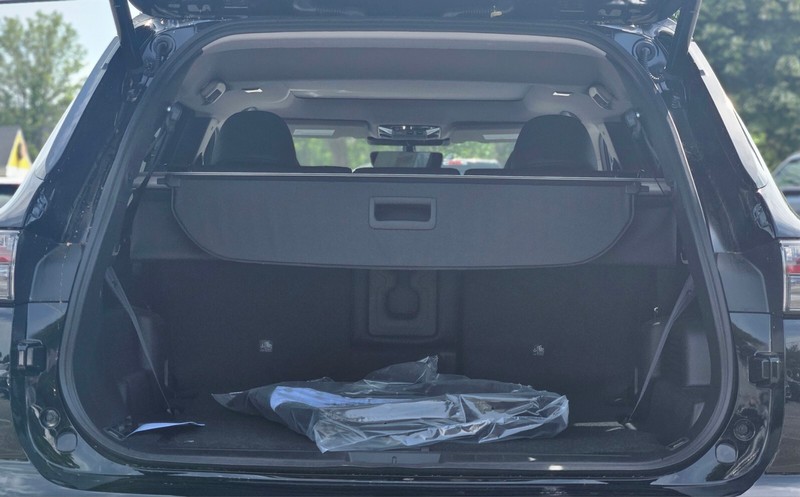 Mitsubishi Outlander Vehicle Full-screen Gallery Image 28