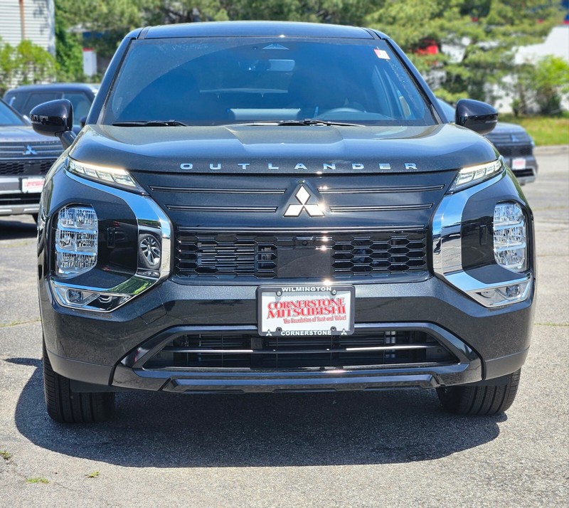Mitsubishi Outlander Vehicle Full-screen Gallery Image 03