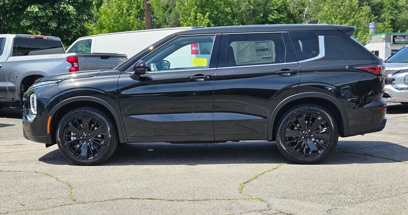 Mitsubishi Outlander Vehicle Full-screen Gallery Image 10