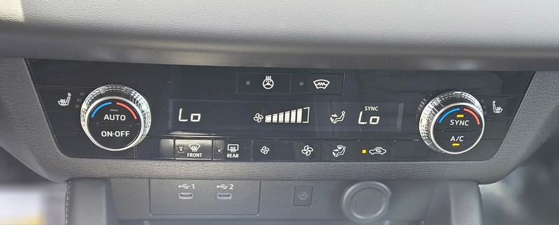 Mitsubishi Outlander Vehicle Full-screen Gallery Image 20