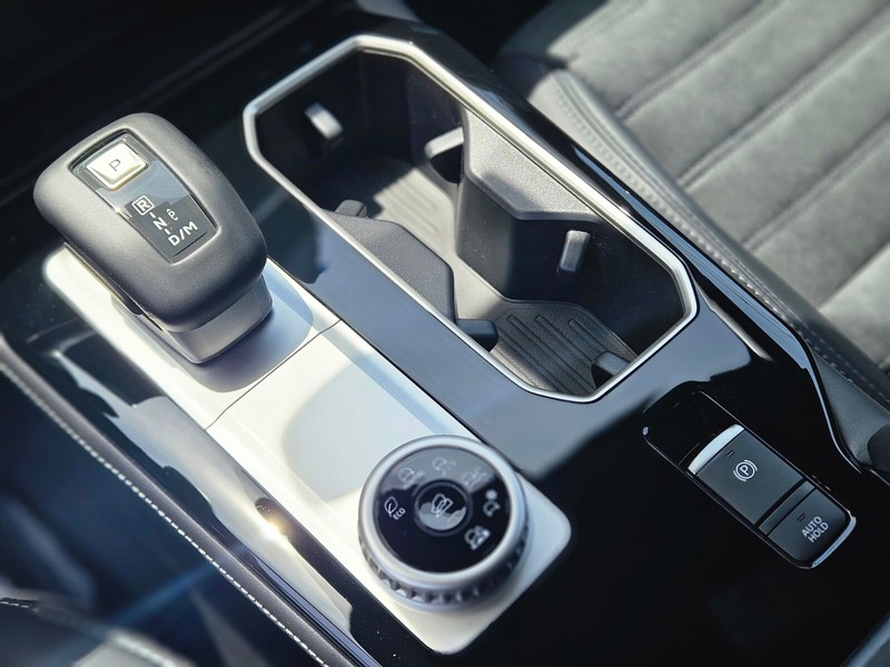 Mitsubishi Outlander Vehicle Full-screen Gallery Image 21
