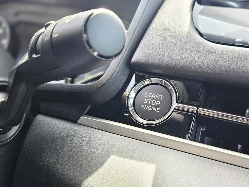 Mitsubishi Outlander Vehicle Full-screen Gallery Image 22