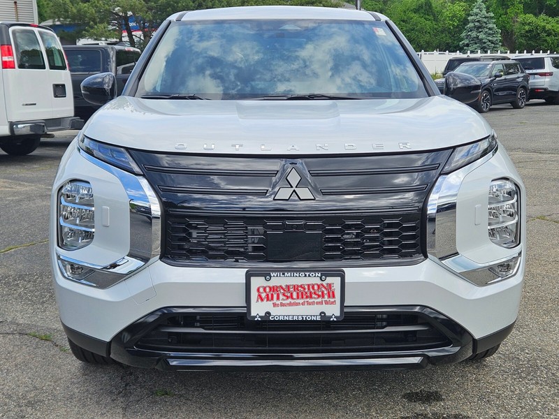 Mitsubishi Outlander Vehicle Full-screen Gallery Image 03
